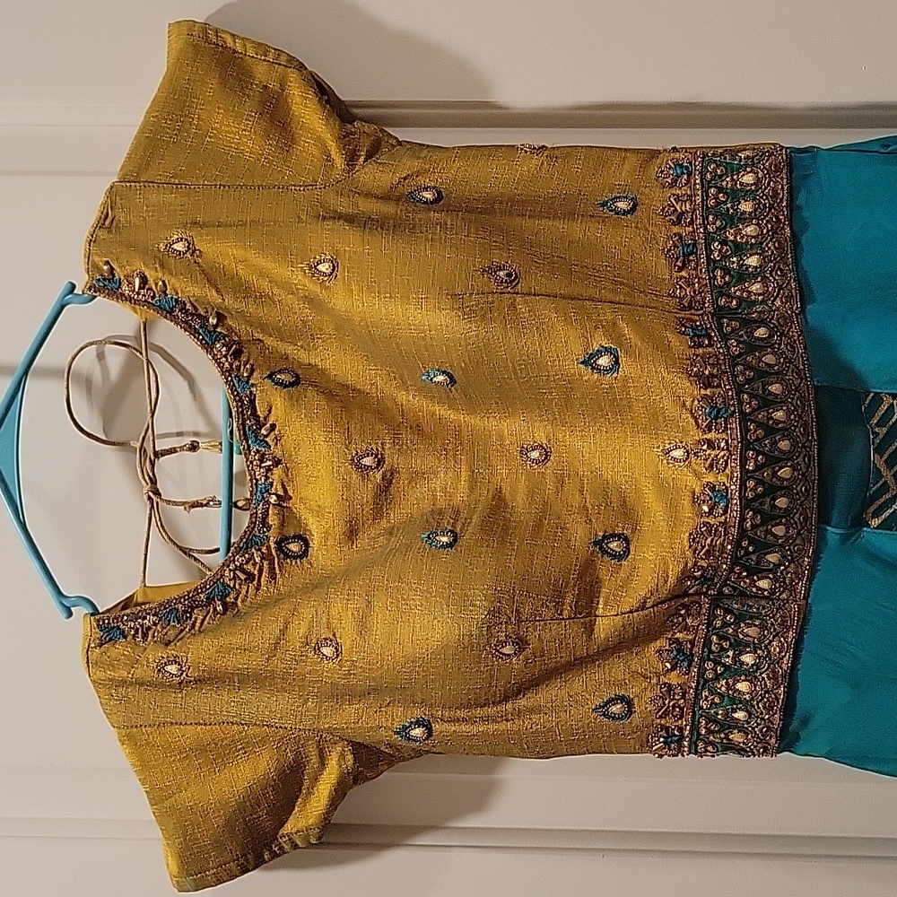 Designer Indian Salwar Suit for Parties – Elegant & Eye-Catching! - Picture 5 of 14